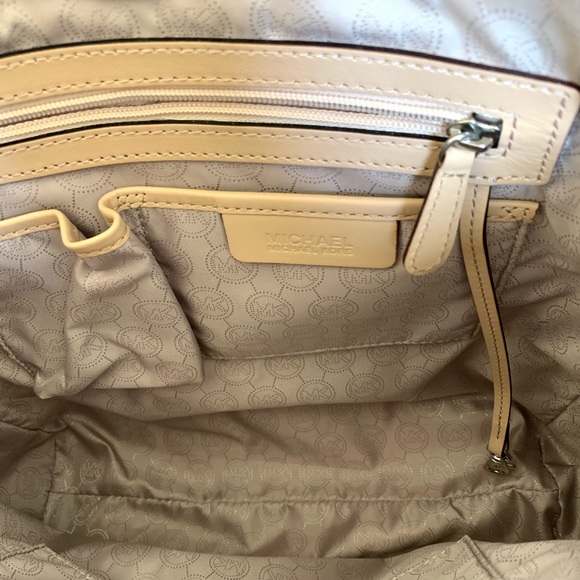 Authentic Michael Kors Tote Bag - Picture 4 of 11